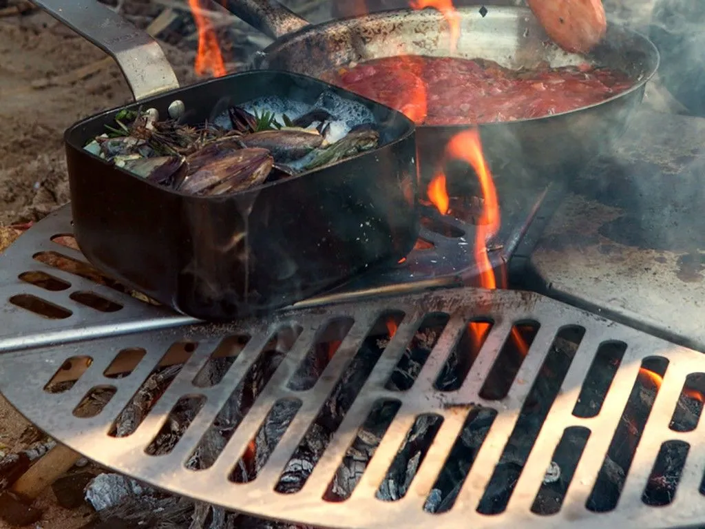 Front Runner BBQ Grate/ Braai stored / mounted to Spare Tyre