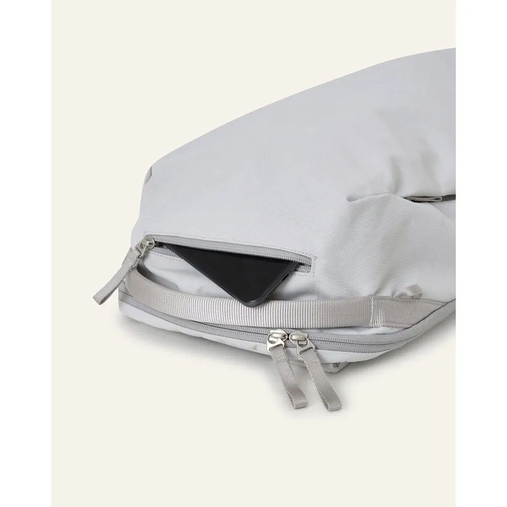 Urth : Norite 24L Backpack  : Ash Grey