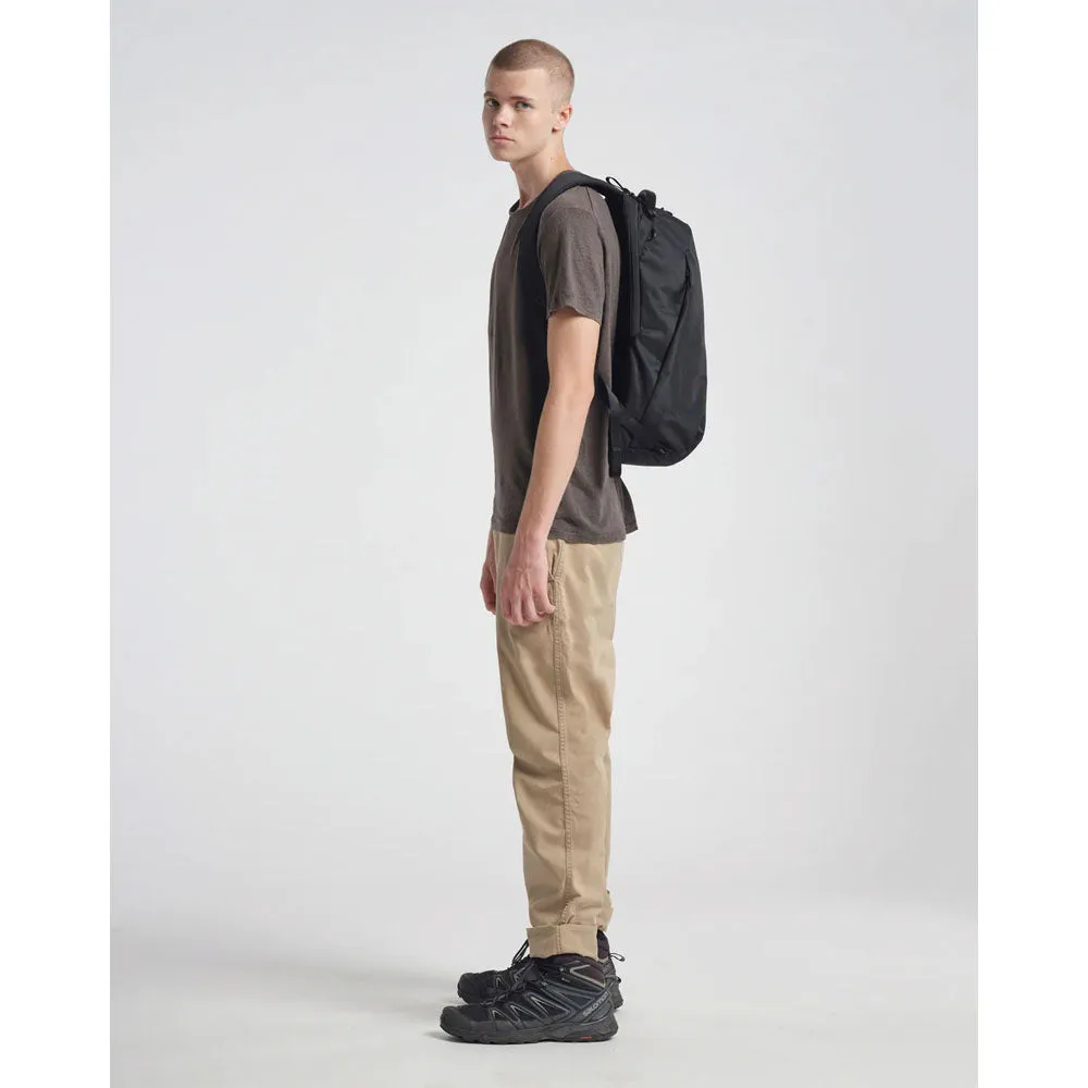 Urth : Norite 24L Backpack  : Black