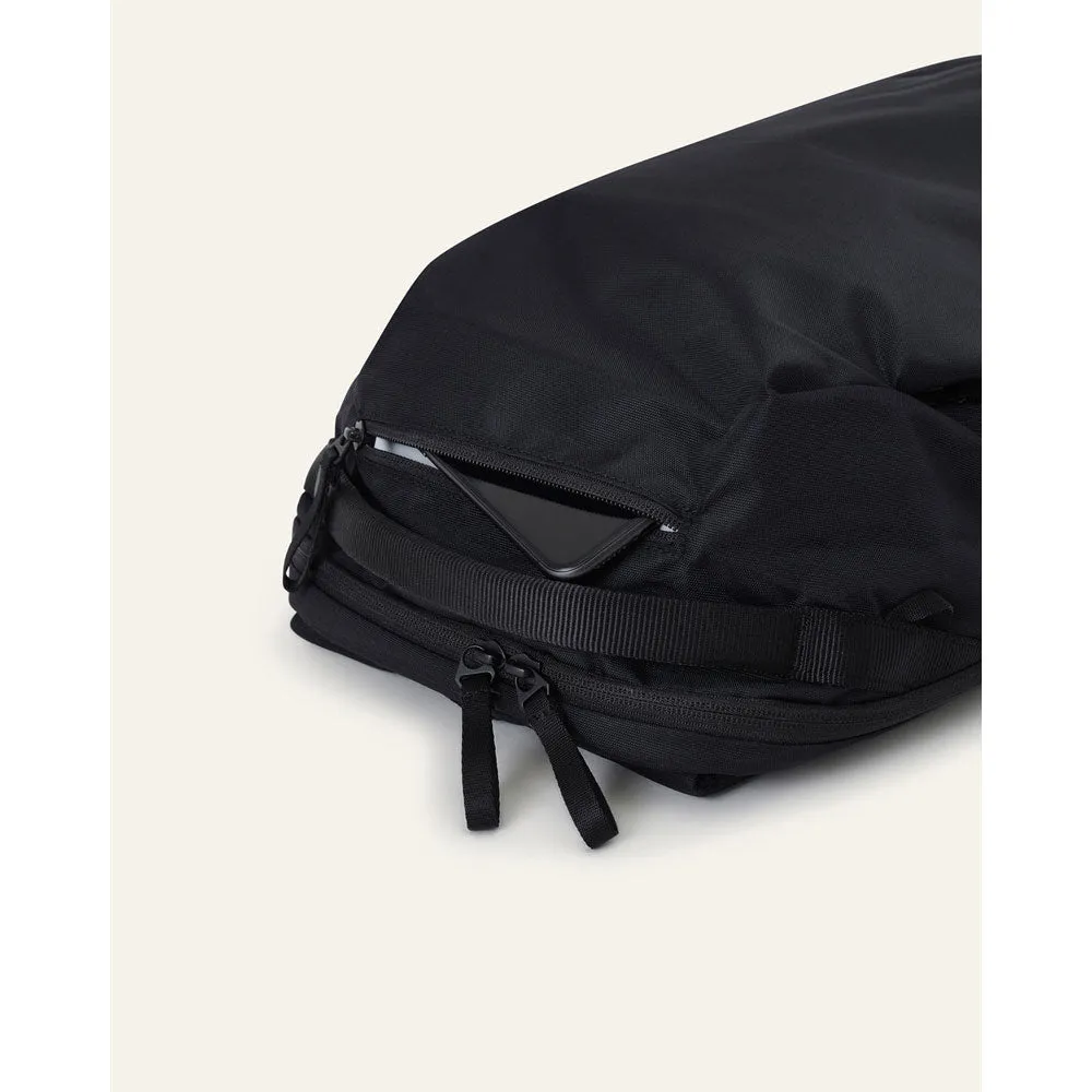 Urth : Norite 24L Backpack  : Black